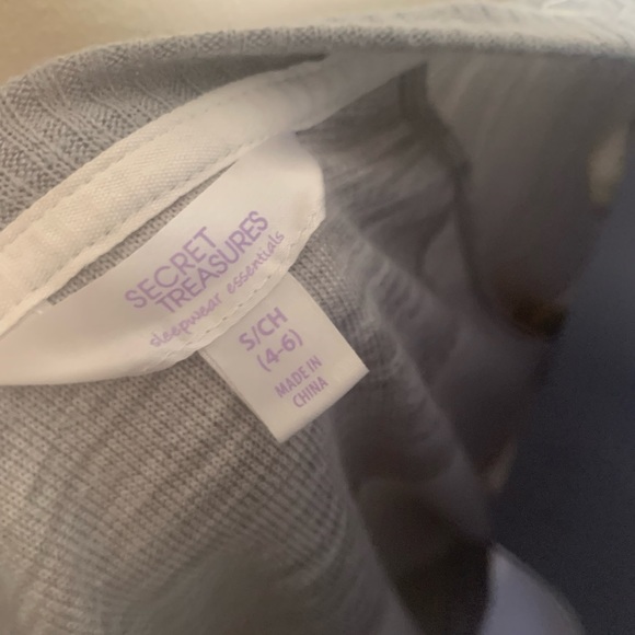 Sweaters. - Picture 8 of 8